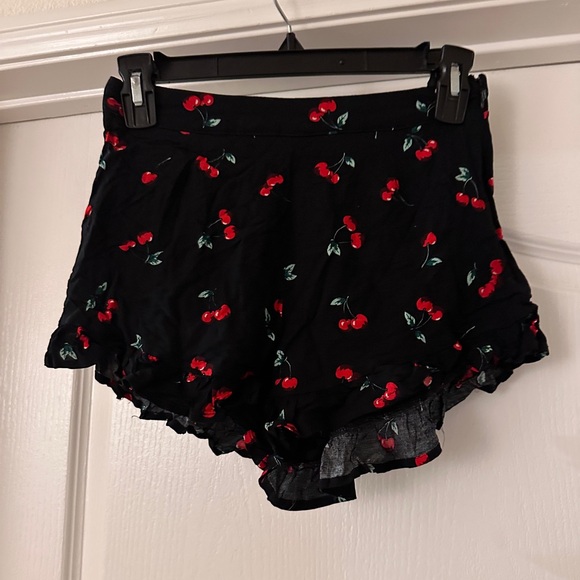 William b. black cherry print shorts size small - Picture 1 of 6